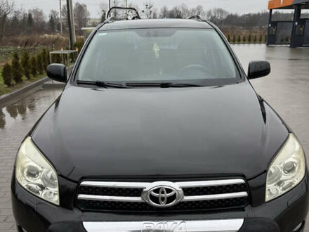 Чорний Тойота РАВ 4, об'ємом двигуна 2 л та пробігом 242 тис. км за 10200 $, фото 1 на Automoto.ua