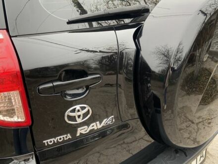Черный Тойота РАВ 4, объемом двигателя 2 л и пробегом 218 тыс. км за 9700 $, фото 1 на Automoto.ua