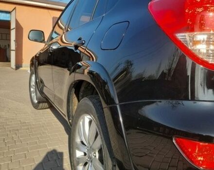 Черный Тойота РАВ 4, объемом двигателя 2.2 л и пробегом 385 тыс. км за 9200 $, фото 1 на Automoto.ua