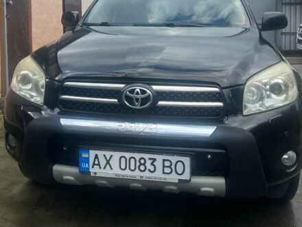 Черный Тойота РАВ 4, объемом двигателя 2 л и пробегом 184 тыс. км за 12000 $, фото 1 на Automoto.ua