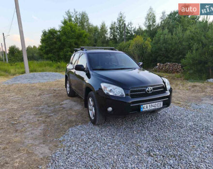 Чорний Тойота РАВ 4, об'ємом двигуна 2 л та пробігом 127 тис. км за 10500 $, фото 1 на Automoto.ua