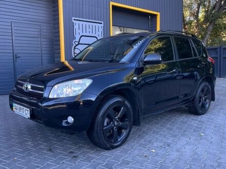 Чорний Тойота РАВ 4, об'ємом двигуна 2 л та пробігом 196 тис. км за 11000 $, фото 1 на Automoto.ua