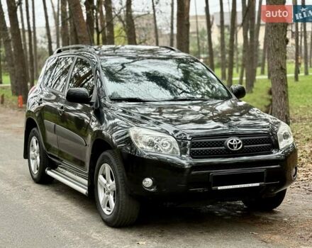 Чорний Тойота РАВ 4, об'ємом двигуна 2 л та пробігом 177 тис. км за 10999 $, фото 1 на Automoto.ua