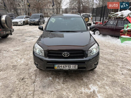 Чорний Тойота РАВ 4, об'ємом двигуна 2 л та пробігом 213 тис. км за 12400 $, фото 1 на Automoto.ua