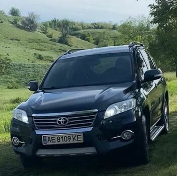 Черный Тойота РАВ 4, объемом двигателя 2.23 л и пробегом 260 тыс. км за 12500 $, фото 1 на Automoto.ua