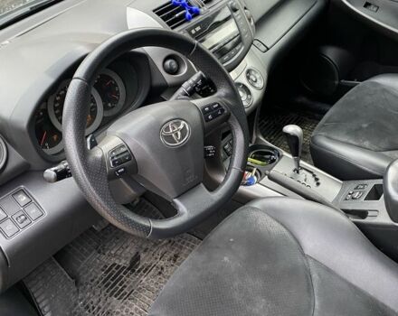 Черный Тойота РАВ 4, объемом двигателя 2 л и пробегом 224 тыс. км за 12500 $, фото 1 на Automoto.ua