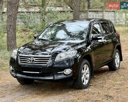 Чорний Тойота РАВ 4, об'ємом двигуна 2 л та пробігом 153 тис. км за 12750 $, фото 1 на Automoto.ua