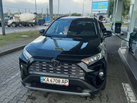 Тойота РАВ 4 2020 у Києві на Automoto.ua Чорний Тойота РАВ 4, об'ємом двигуна 2 л та пробігом 17 тис. км за 31900 $, фото 1 на Automoto.ua