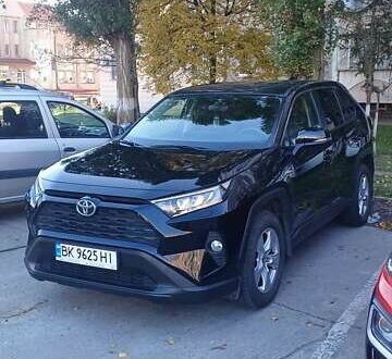 Тойота РАВ 4 2021 в Вараш (Кузнецовск) на Automoto.ua Черный Тойота РАВ 4, объемом двигателя 1.99 л и пробегом 43 тыс. км за 24800 $, фото 1 на Automoto.ua