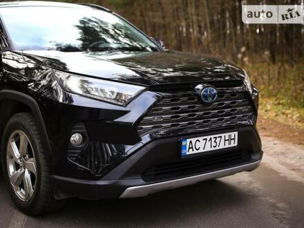 Тойота РАВ 4 2021 в Луцке на Automoto.ua Черный Тойота РАВ 4, объемом двигателя 2.5 л и пробегом 22 тыс. км за 34700 $, фото 1 на Automoto.ua