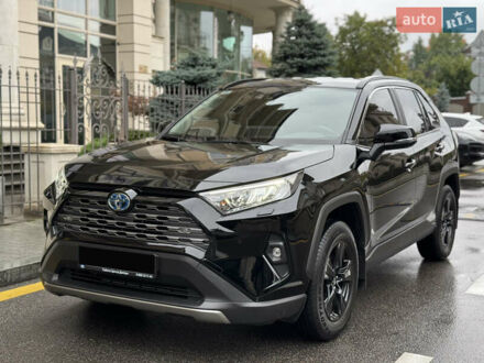 Тойота РАВ 4 2023 у Києві на Automoto.ua Чорний Тойота РАВ 4, об'ємом двигуна 2.49 л та пробігом 30 тис. км за 42000 $, фото 1 на Automoto.ua