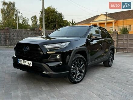 Тойота РАВ 4 2024 у Рівному на Automoto.ua Чорний Тойота РАВ 4, об'ємом двигуна 2.49 л та пробігом 31 тис. км за 47800 $, фото 1 на Automoto.ua