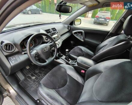 Коричневый Тойота РАВ 4, объемом двигателя 2.2 л и пробегом 225 тыс. км за 11800 $, фото 18 на Automoto.ua