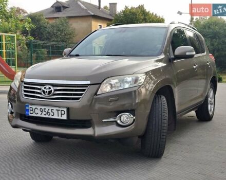 Коричневый Тойота РАВ 4, объемом двигателя 2.2 л и пробегом 225 тыс. км за 11800 $, фото 2 на Automoto.ua