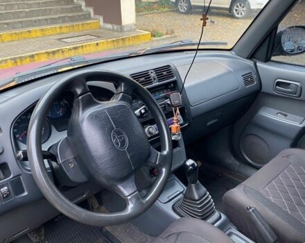 Красный Тойота РАВ 4, объемом двигателя 2 л и пробегом 440 тыс. км за 6300 $, фото 2 на Automoto.ua