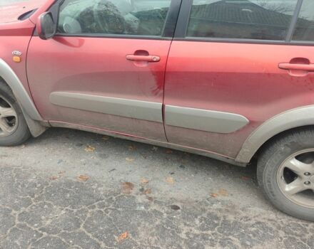 Красный Тойота РАВ 4, объемом двигателя 2 л и пробегом 370 тыс. км за 3500 $, фото 2 на Automoto.ua