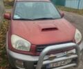 Красный Тойота РАВ 4, объемом двигателя 2 л и пробегом 370 тыс. км за 3500 $, фото 1 на Automoto.ua