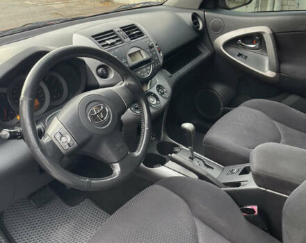 Червоний Тойота РАВ 4, об'ємом двигуна 2 л та пробігом 195 тис. км за 8999 $, фото 9 на Automoto.ua