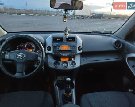 Красный Тойота РАВ 4, объемом двигателя 2.2 л и пробегом 326 тыс. км за 9500 $, фото 31 на Automoto.ua