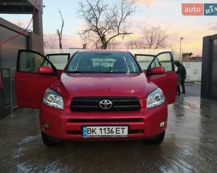 Красный Тойота РАВ 4, объемом двигателя 2.2 л и пробегом 326 тыс. км за 9500 $, фото 2 на Automoto.ua
