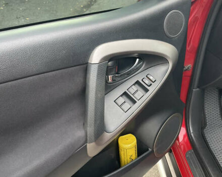 Червоний Тойота РАВ 4, об'ємом двигуна 2 л та пробігом 195 тис. км за 8999 $, фото 13 на Automoto.ua