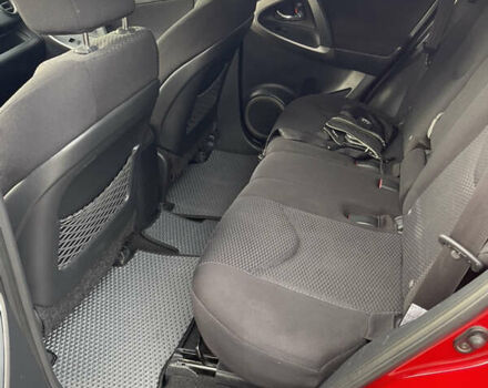 Червоний Тойота РАВ 4, об'ємом двигуна 2 л та пробігом 195 тис. км за 8999 $, фото 14 на Automoto.ua