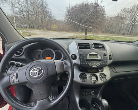 Красный Тойота РАВ 4, объемом двигателя 2 л и пробегом 168 тыс. км за 11500 $, фото 6 на Automoto.ua