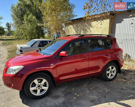 Красный Тойота РАВ 4, объемом двигателя 2 л и пробегом 168 тыс. км за 10500 $, фото 1 на Automoto.ua