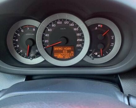 Красный Тойота РАВ 4, объемом двигателя 2 л и пробегом 229 тыс. км за 11200 $, фото 8 на Automoto.ua