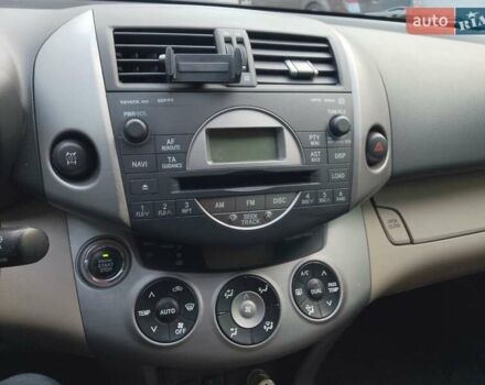 Тойота РАВ 4 2008 в Киеве на Automoto.ua Красный Тойота РАВ 4, объемом двигателя 2 л и пробегом 166 тыс. км за 9700 $, фото 2 на Automoto.ua