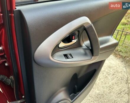 Красный Тойота РАВ 4, объемом двигателя 2.36 л и пробегом 200 тыс. км за 9999 $, фото 94 на Automoto.ua