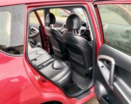 Красный Тойота РАВ 4, объемом двигателя 2 л и пробегом 240 тыс. км за 10500 $, фото 5 на Automoto.ua