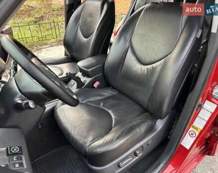 Красный Тойота РАВ 4, объемом двигателя 2.36 л и пробегом 200 тыс. км за 9999 $, фото 63 на Automoto.ua