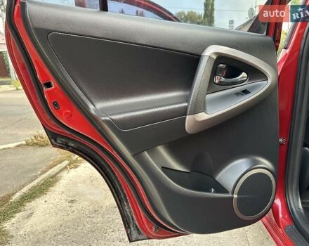 Красный Тойота РАВ 4, объемом двигателя 2.36 л и пробегом 200 тыс. км за 9999 $, фото 79 на Automoto.ua