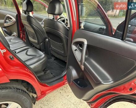 Красный Тойота РАВ 4, объемом двигателя 2.36 л и пробегом 200 тыс. км за 9999 $, фото 91 на Automoto.ua