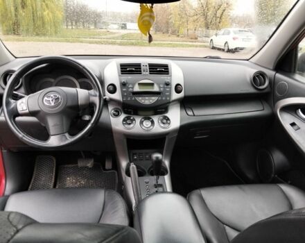 Красный Тойота РАВ 4, объемом двигателя 2 л и пробегом 240 тыс. км за 10500 $, фото 2 на Automoto.ua