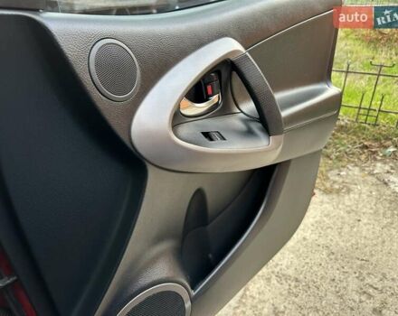 Красный Тойота РАВ 4, объемом двигателя 2.36 л и пробегом 200 тыс. км за 9999 $, фото 93 на Automoto.ua