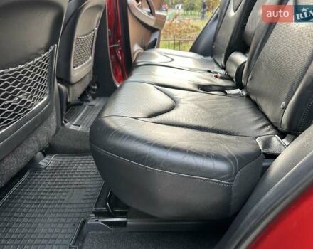 Красный Тойота РАВ 4, объемом двигателя 2.36 л и пробегом 200 тыс. км за 9999 $, фото 81 на Automoto.ua