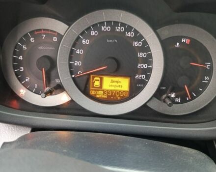 Красный Тойота РАВ 4, объемом двигателя 2 л и пробегом 337 тыс. км за 8500 $, фото 3 на Automoto.ua