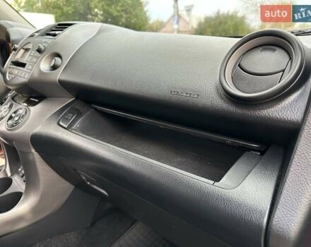 Красный Тойота РАВ 4, объемом двигателя 2.36 л и пробегом 200 тыс. км за 9999 $, фото 89 на Automoto.ua