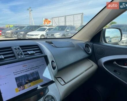Червоний Тойота РАВ 4, об'ємом двигуна 2 л та пробігом 278 тис. км за 8990 $, фото 28 на Automoto.ua