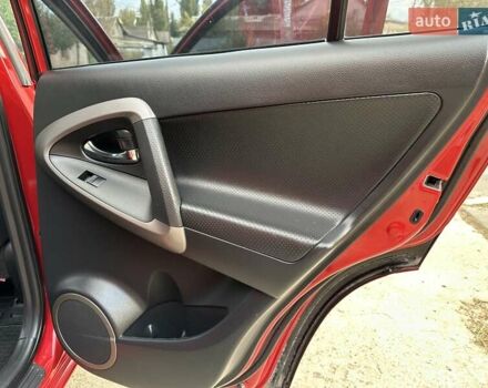 Красный Тойота РАВ 4, объемом двигателя 2.36 л и пробегом 200 тыс. км за 9999 $, фото 95 на Automoto.ua