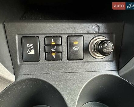 Красный Тойота РАВ 4, объемом двигателя 2.36 л и пробегом 200 тыс. км за 9999 $, фото 68 на Automoto.ua