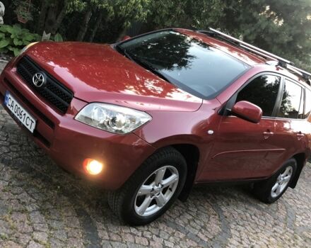 Красный Тойота РАВ 4, объемом двигателя 2 л и пробегом 232 тыс. км за 8999 $, фото 1 на Automoto.ua