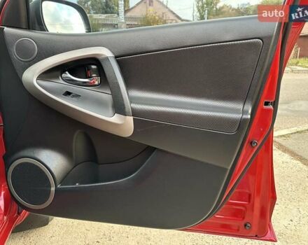 Красный Тойота РАВ 4, объемом двигателя 2.36 л и пробегом 200 тыс. км за 9999 $, фото 88 на Automoto.ua