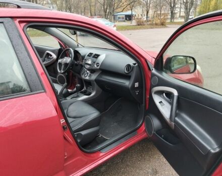 Красный Тойота РАВ 4, объемом двигателя 2 л и пробегом 240 тыс. км за 10500 $, фото 3 на Automoto.ua