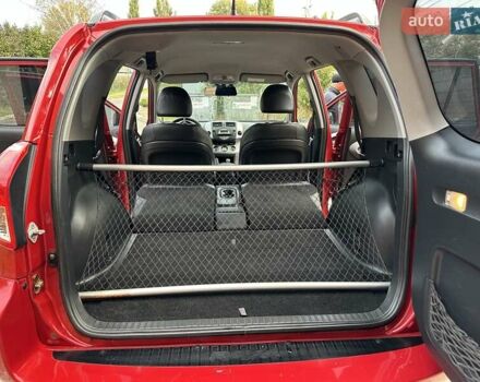 Красный Тойота РАВ 4, объемом двигателя 2.36 л и пробегом 200 тыс. км за 9999 $, фото 104 на Automoto.ua