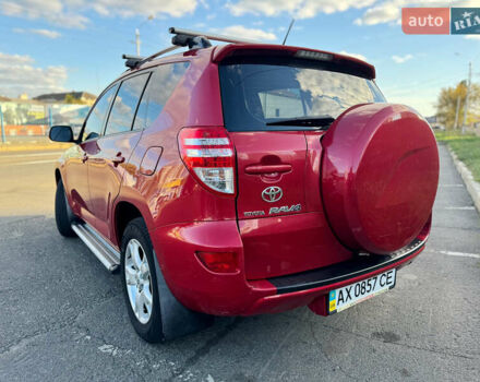 Красный Тойота РАВ 4, объемом двигателя 2 л и пробегом 164 тыс. км за 12300 $, фото 1 на Automoto.ua