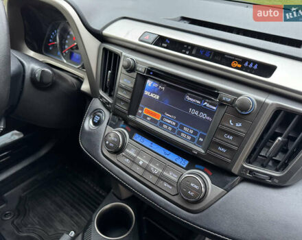 Червоний Тойота РАВ 4, об'ємом двигуна 2.49 л та пробігом 190 тис. км за 16499 $, фото 12 на Automoto.ua