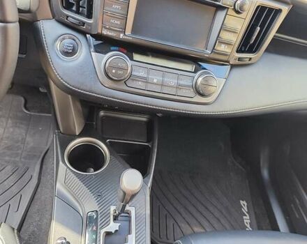 Тойота РАВ 4 2015 у Кривому Розі на Automoto.ua Червоний Тойота РАВ 4, об'ємом двигуна 2.49 л та пробігом 88 тис. км за 17500 $, фото 7 на Automoto.ua